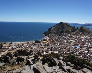 【ボリビア旅】チチカカ湖畔の聖地コパカバーナ！太陽の島とカルバリオの丘