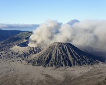 【インドネシア旅】月面のような絶景!東ジャワの活火山ブロモ山火口トレッキング