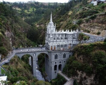 【コロンビア旅】峡谷にそびえ立つ奇跡の教会！世界一美しいラス・ラハス聖堂