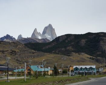 【アルゼンチン旅】パタゴニアの霊峰フィッツロイ山域トレッキングと巨岩絶景