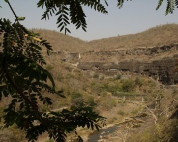 【インド旅】世界遺産アジャンタ石窟寺院！荘厳な古代仏教壁画と石窟群