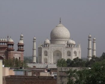 【インド旅】ムガル帝国の都・アーグラー到着!駅前の喧騒と街歩き