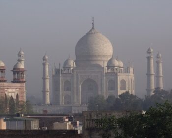 【インド旅】白亜の霊廟タージ・マハルとアーグラー城塞の圧倒的絶景