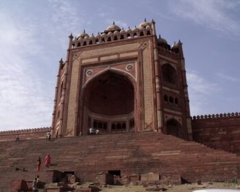 【インド旅】世界遺産ファテープル・シークリー！壮麗な赤い城塞都市へ
