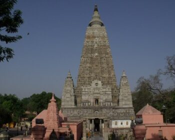 【インド旅】仏教四大聖地ブッダガヤのマハーボディ寺院と菩提樹の祈り